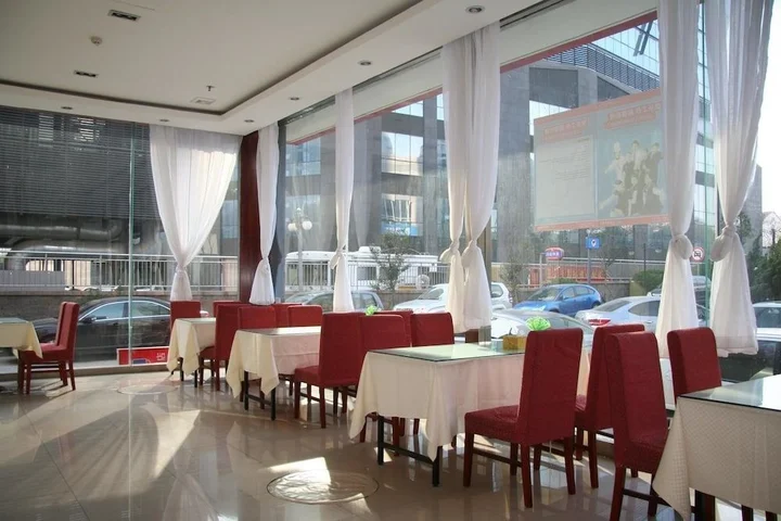 Циндао: Hanting Hotel Qingdao May Fourth Square