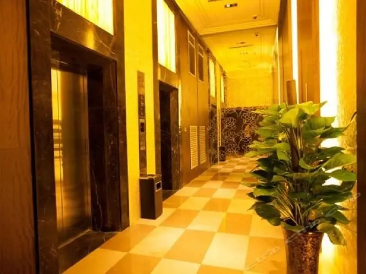 Чжэнчжоу: Jinjiang Metropolo Zhengzhou Erqi Wanda Plaza