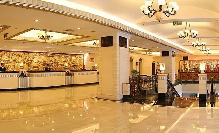 Уси: Jinlun Hotel