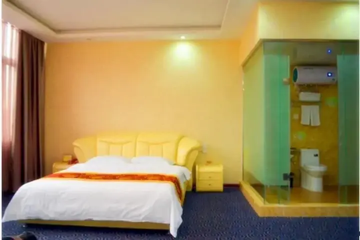 Лоян: Yiyang Three Star Business Hotel