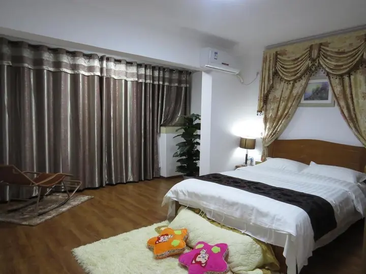 Чунцин: River Bank Courtyard Theme Apartment- Chongqing