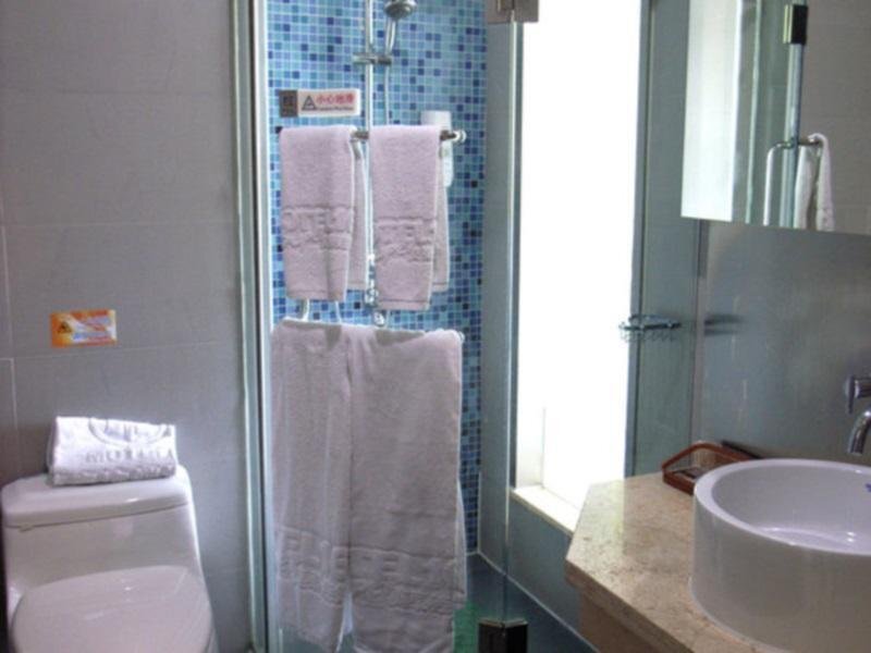Хуаншань: Homeinn Selected Hotel (Huangshan Binjiang Road Tunxi Old Street)