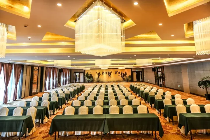 Чжэньцзян: Scholars Hotel (Zhenjiang City Government Sports Exhibition Center)