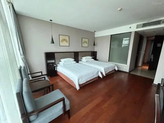 Чжэньцзян: Scholars Hotel (Zhenjiang City Government Sports Exhibition Center)