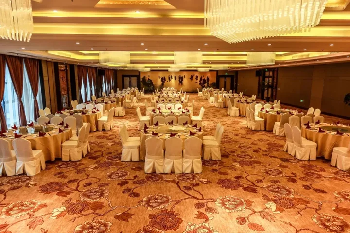 Чжэньцзян: Scholars Hotel (Zhenjiang City Government Sports Exhibition Center)