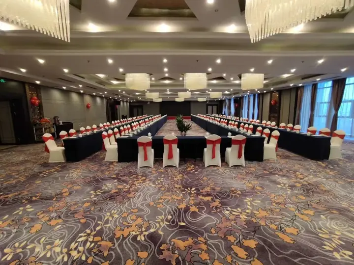 Чжэньцзян: Scholars Hotel (Zhenjiang City Government Sports Exhibition Center)
