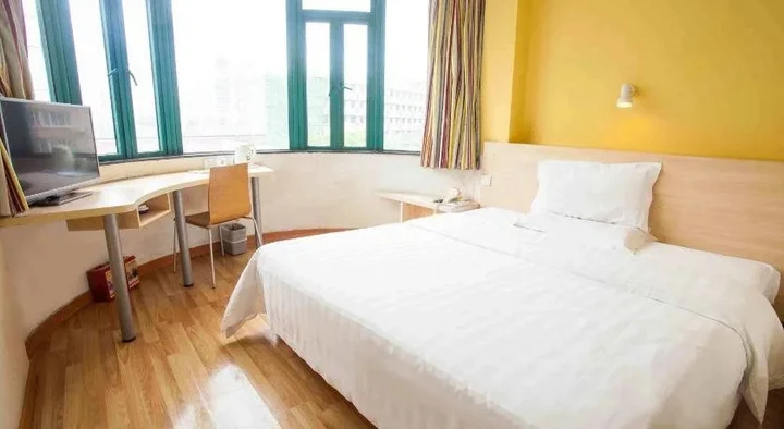 Яньтай: 7 Days Inn Penglai Penglaige Scene District Dengzhou Road Branch