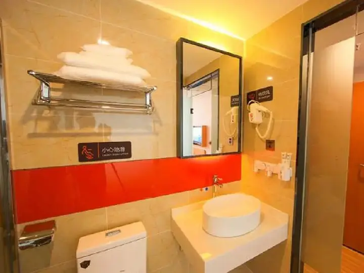 Чунцин: 7 Days Premium Hotel Chongqing Yangjiaping Pedestrian Street Centre Branch