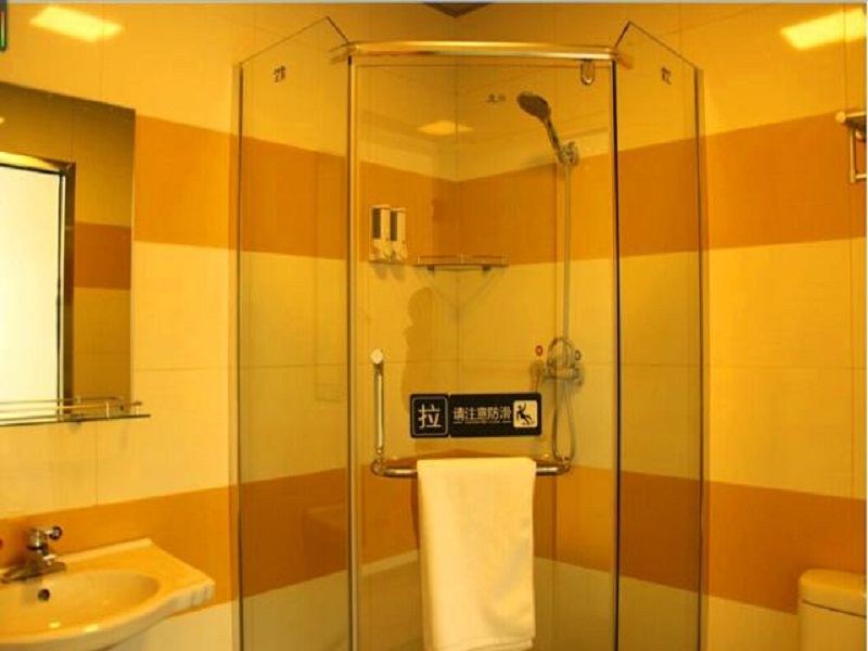 Чжанцзякоу: 7 Days Inn Zhangjiakou South Station Jian Gong College Branch