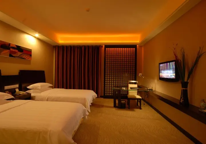 Гуйлинь: Guilin Parliz Commercial Hotel