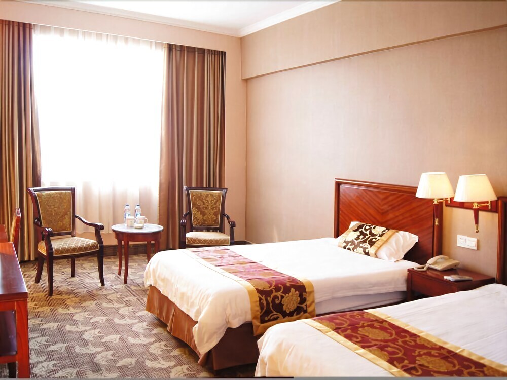 Лоян: GreenTree Inn Luoyang Peony Square