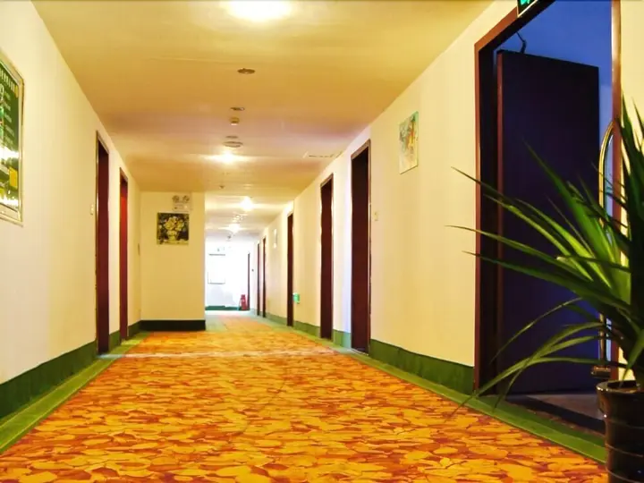 Лоян: GreenTree Inn Luoyang Peony Square