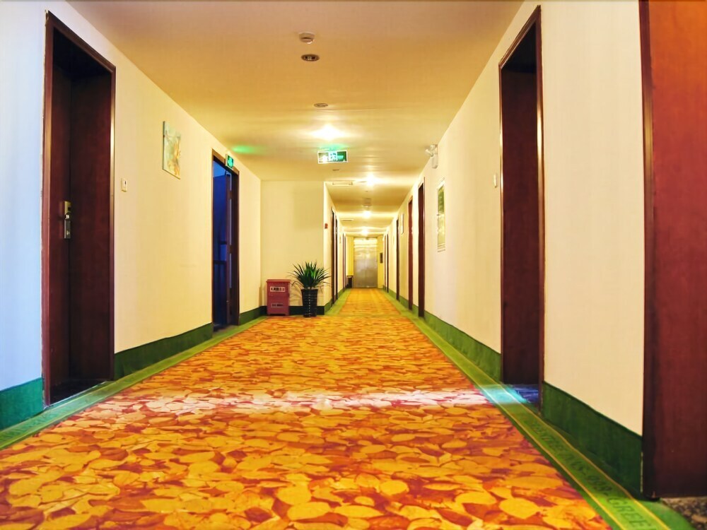 Лоян: GreenTree Inn Luoyang Peony Square