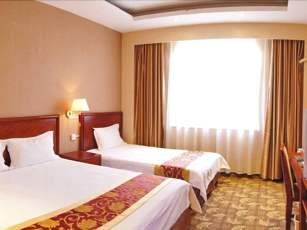 Лоян: GreenTree Inn Luoyang Peony Square