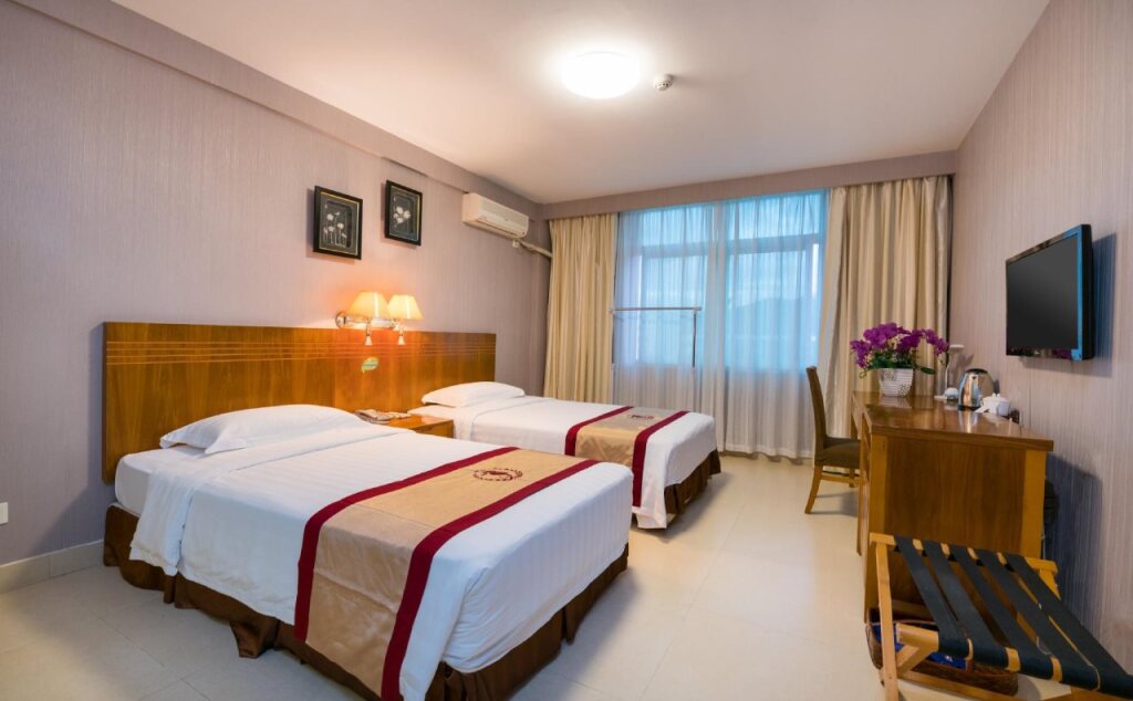 Санья: HNA Airport Express - Sanya