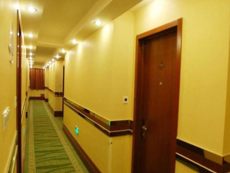Чжэньцзян: GreenTree Inn YangZhou West KaiFa Road Baolong Square Express Hotel