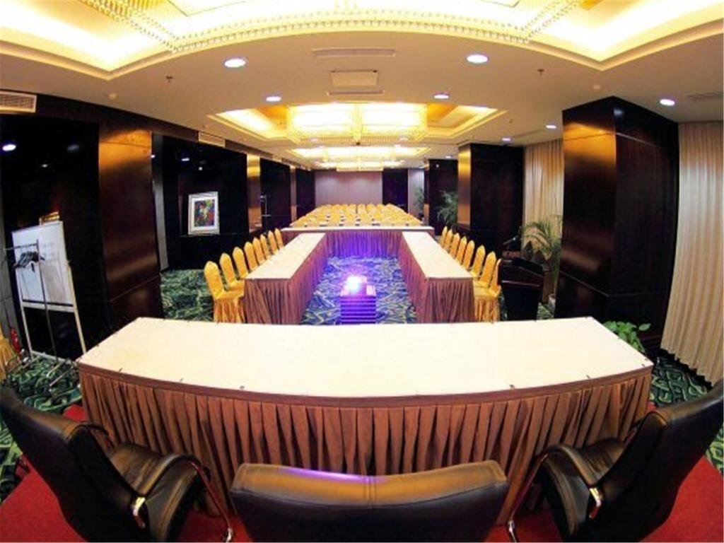 Пекин: Olympic Village Garden Hotel