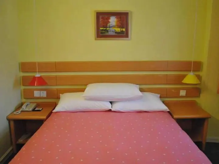 Шанхай: Home Inns Shanghai Railway Station North Square Branch