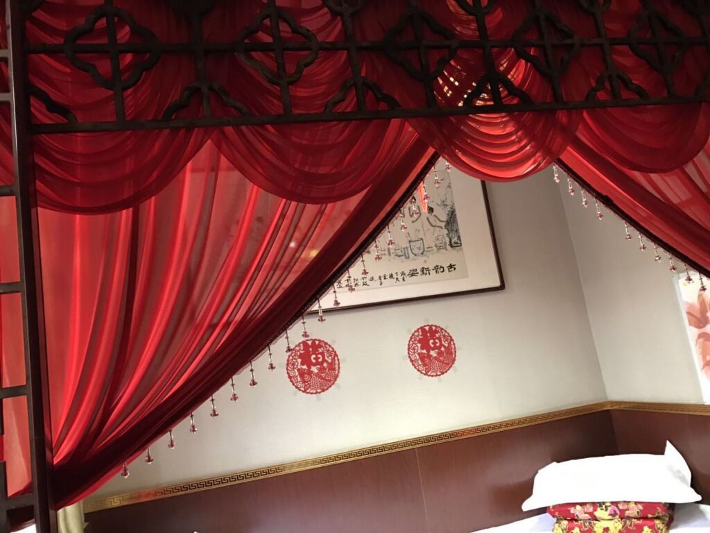 Цзиньчжун: Free Heart Hotel