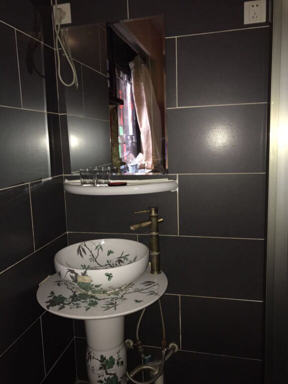 Цзиньчжун: Free Heart Hotel