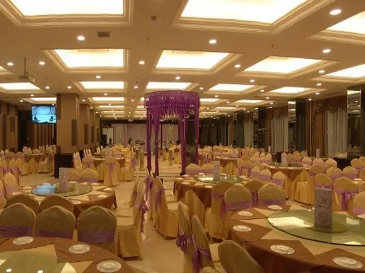 Далянь: Huaneng & Cyts Holiday