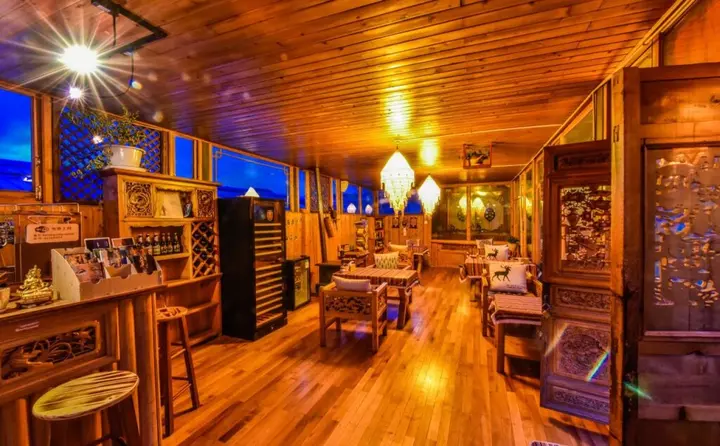 Шангри-Ла: Kersangs Relay Station Hotel