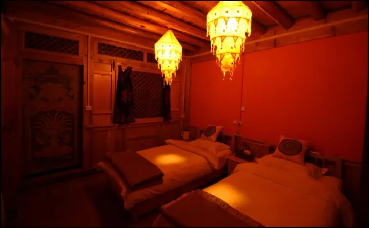Шангри-Ла: Kersangs Relay Station Hotel