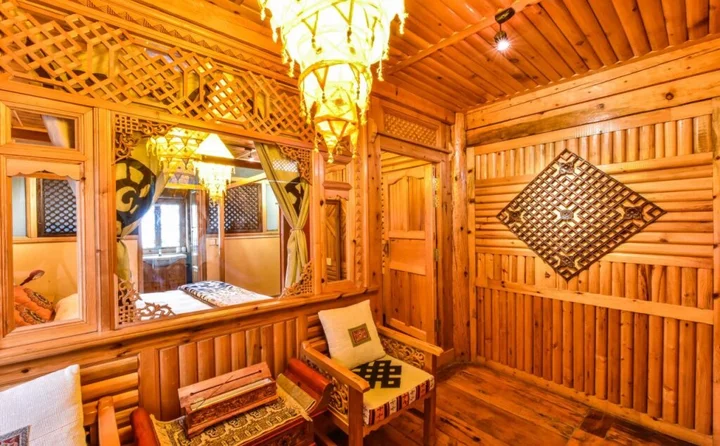 Шангри-Ла: Kersangs Relay Station Hotel