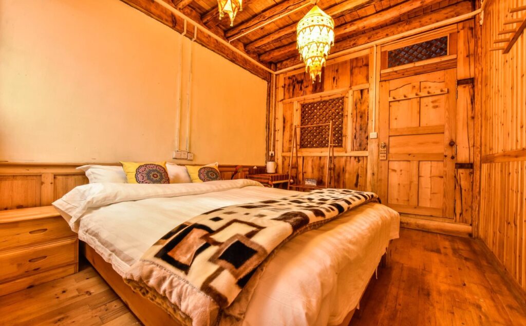 Шангри-Ла: Kersangs Relay Station Hotel