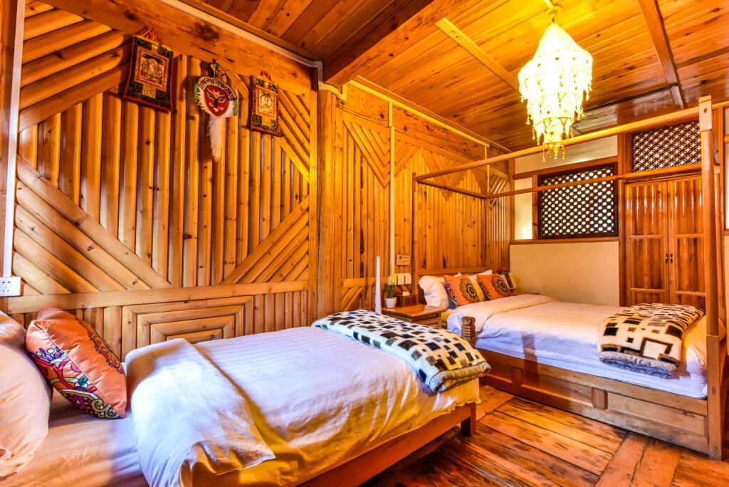 Шангри-Ла: Kersangs Relay Station Hotel