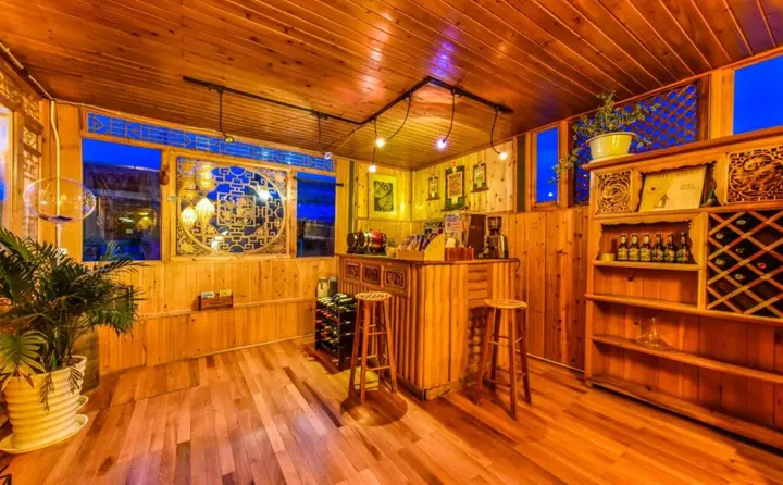 Шангри-Ла: Kersangs Relay Station Hotel
