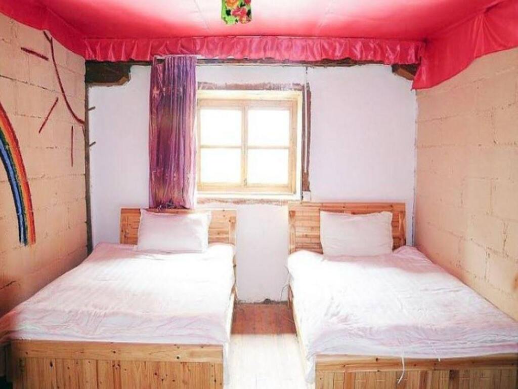 Шангри-Ла: Shangri-la Swallow's Nest Hostel