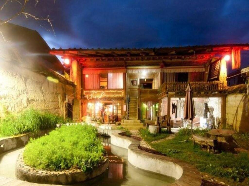 Шангри-Ла: Shangri-la Swallow's Nest Hostel