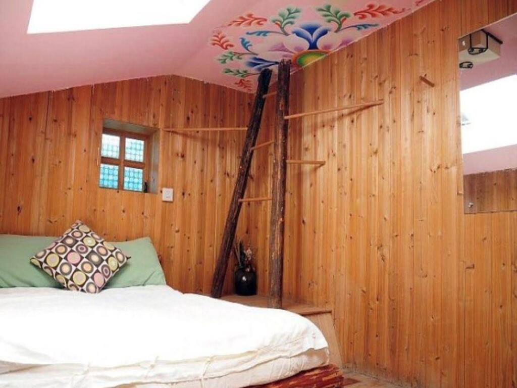 Шангри-Ла: Shangri-la Swallow's Nest Hostel