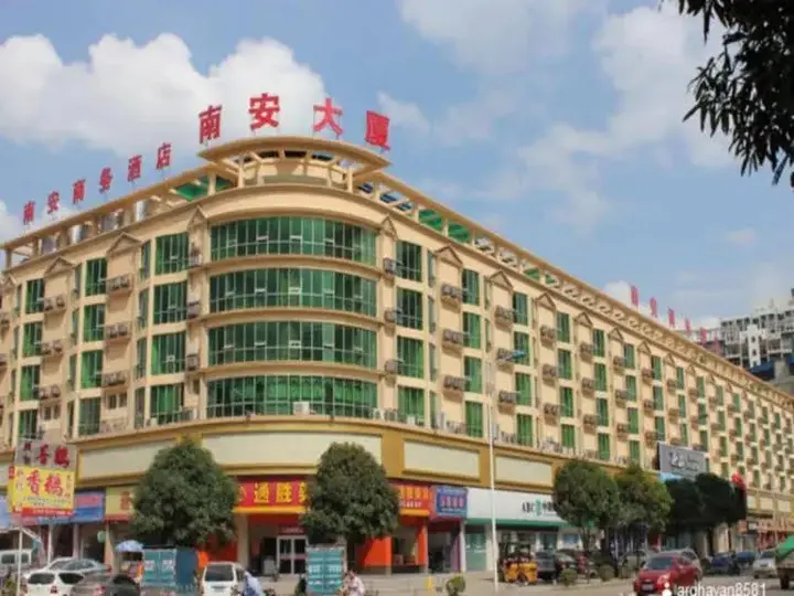 Наньнин: Nanning Nan An Business Hotel