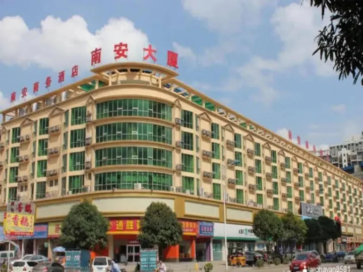 Наньнин: Nanning Nan An Business Hotel