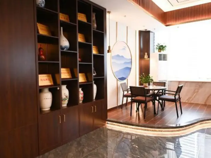 Вэйнань: Huazhou Hotel