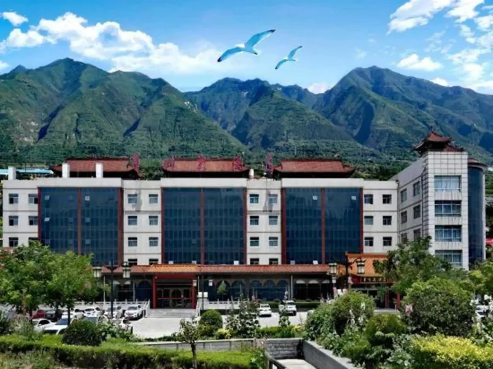 Вэйнань: Huazhou Hotel