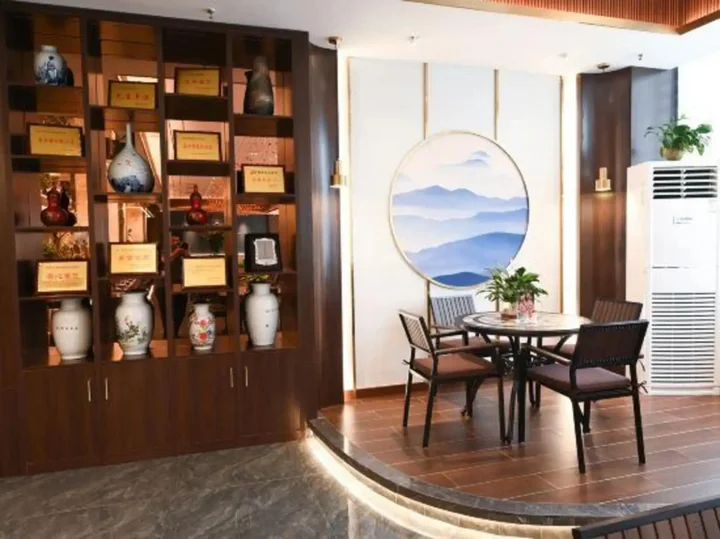 Вэйнань: Huazhou Hotel