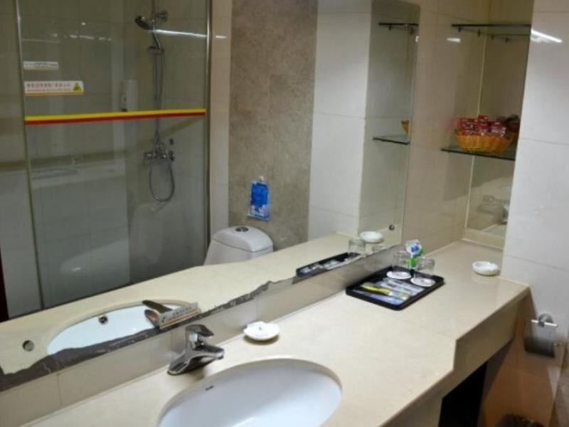 Урумчи: Super 8 Hotel Yazhong - Urumqi