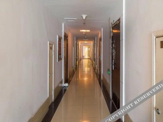 Шэньян: 72 Apartment (Shenyang Yishijie Furniture Building A)