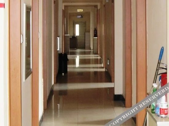 Шэньян: 72 Apartment (Shenyang Yishijie Furniture Building A)