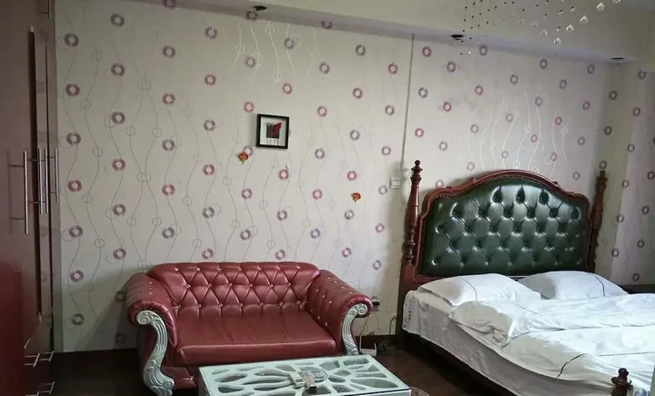 Шэньян: 72 Apartment (Shenyang Yishijie Furniture Building A)