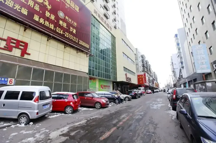 Шэньян: 72 Apartment (Shenyang Yishijie Furniture Building A)