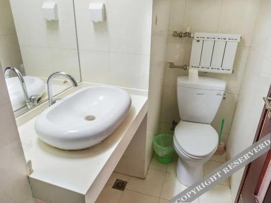 Шэньян: 72 Apartment (Shenyang Yishijie Furniture Building A)
