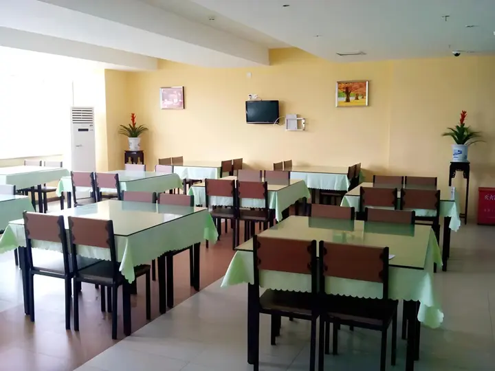 Наньнин: Meizhan Comfort Hotel