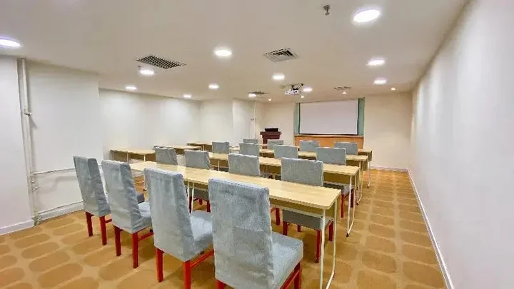 Харбин: Hanting Hotel Harbin Railway Station Square