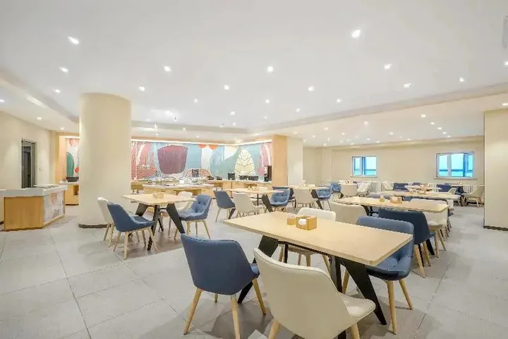Харбин: Hanting Hotel Harbin Railway Station Square