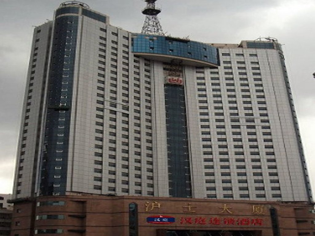 Харбин: Hanting Hotel Harbin Railway Station Square