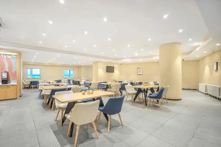 Харбин: Hanting Hotel Harbin Railway Station Square